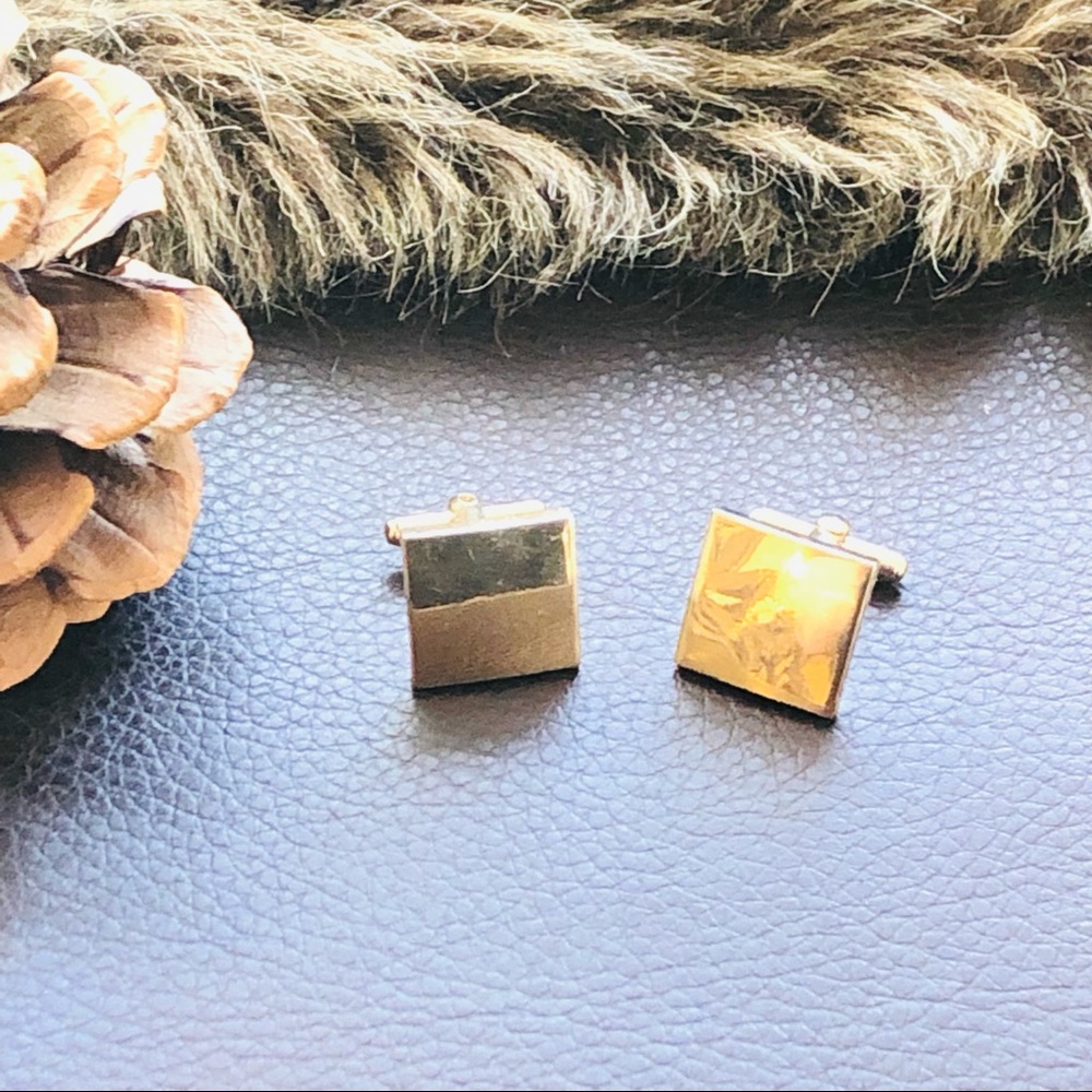 Vintage men’s gold plated square tilted design cuff links